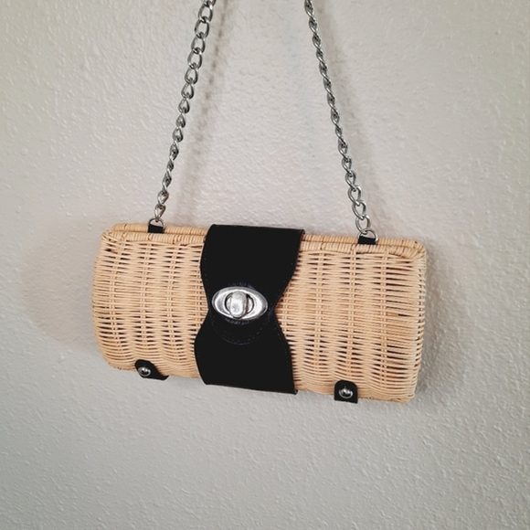 Straw Studios | Structured Straw Woven Handbag with Chain Strap - Picture 3 of 10
